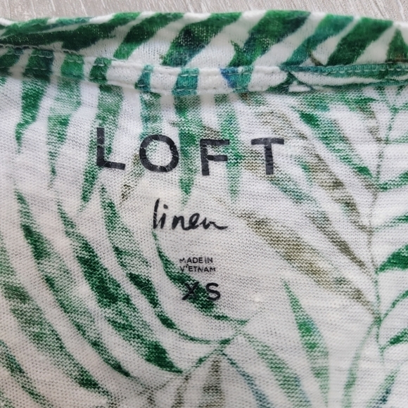 2/$20 LOFT Linen Short Sleeve Palm Shirt XS - Picture 7 of 8